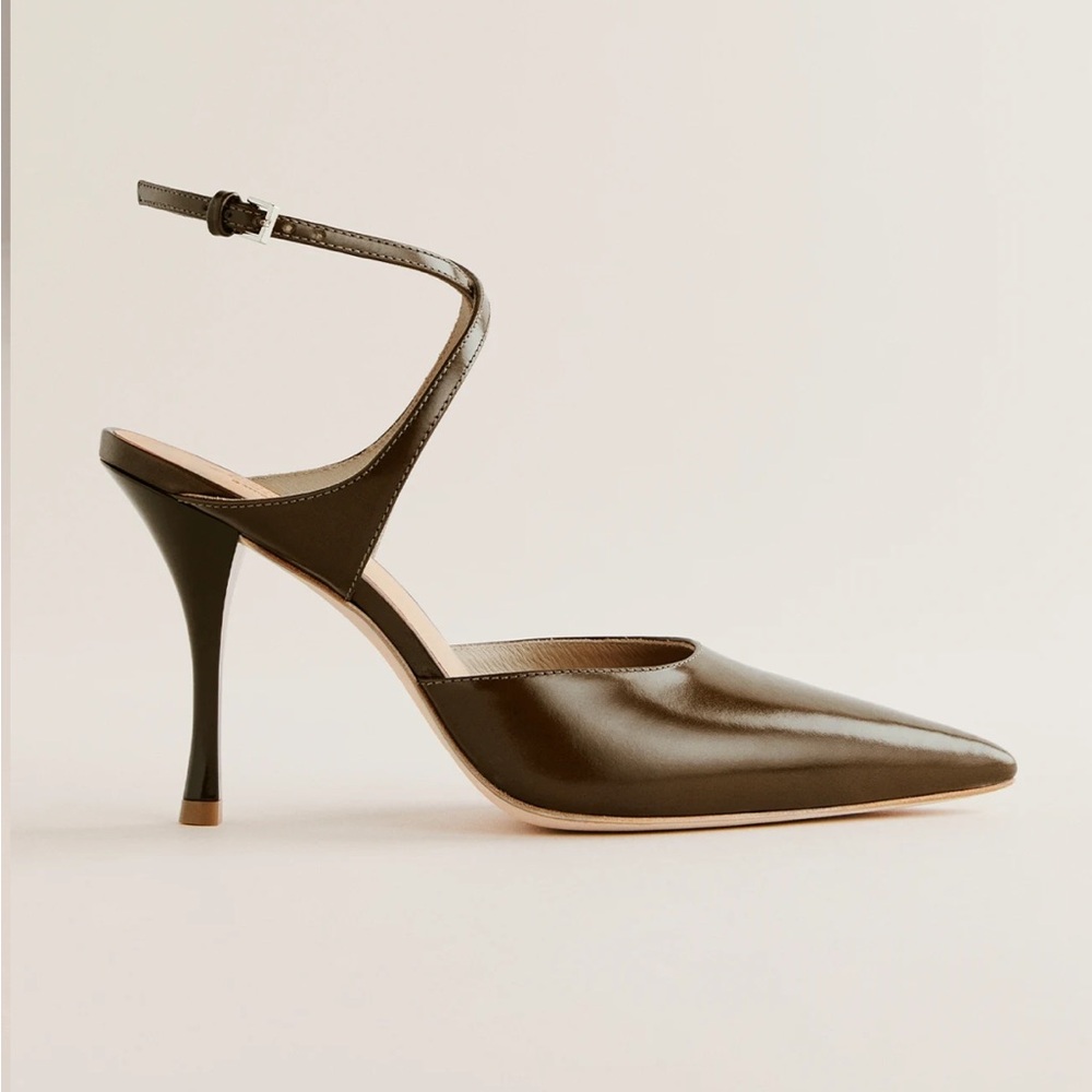 Reformation x Camille Rowe Pippa Pump in Truffle